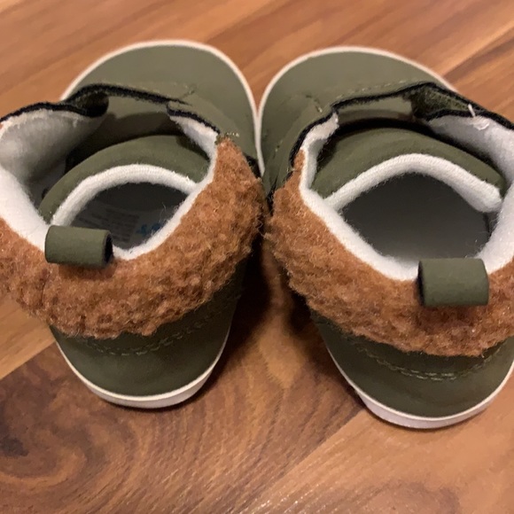 Carter’s soft sole shoes - Picture 3 of 6